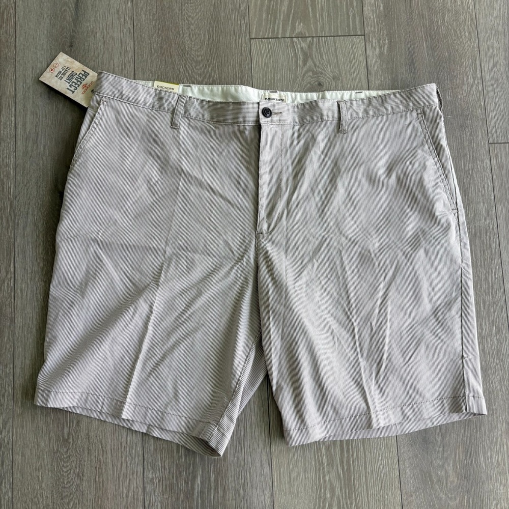 NWT Dockers Mens Brown White Striped Classic Fit Chino Perfect Shorts Size 44‎